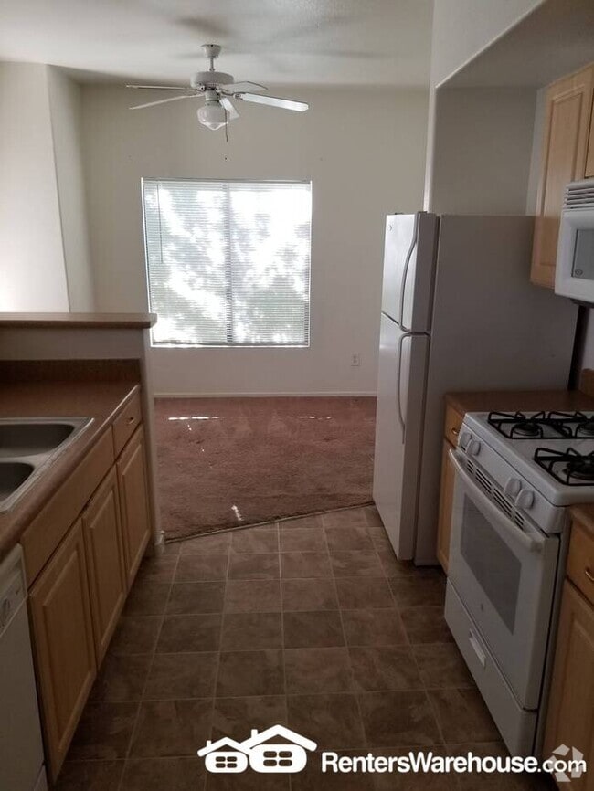 Building Photo - 8250 N Grand Canyon Dr