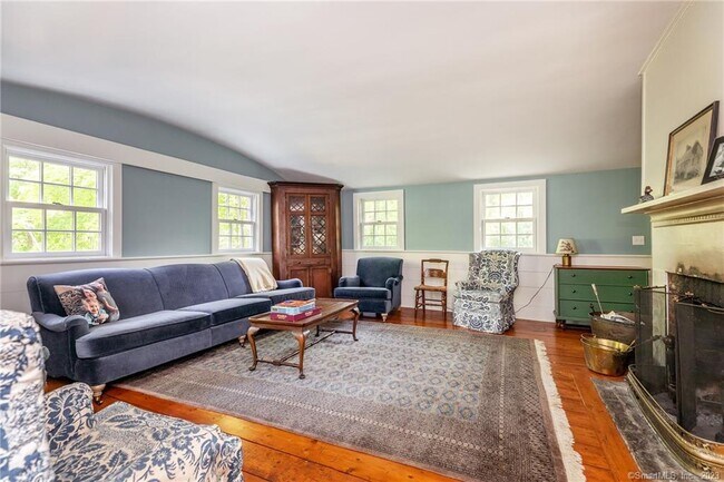 Foto del edificio - 90 Sharon Mountain Rd