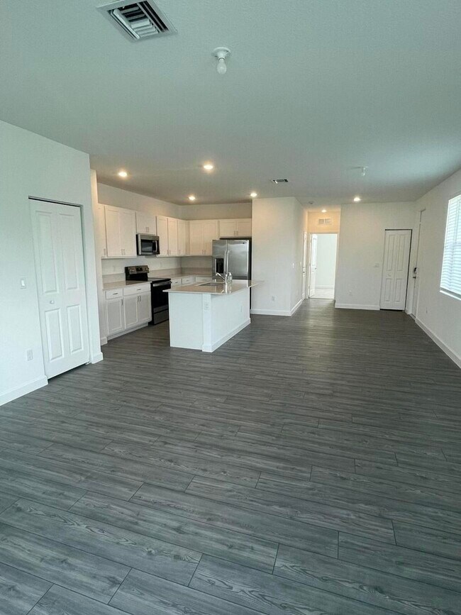 Foto del edificio - 4645 Lake Worth Rd
