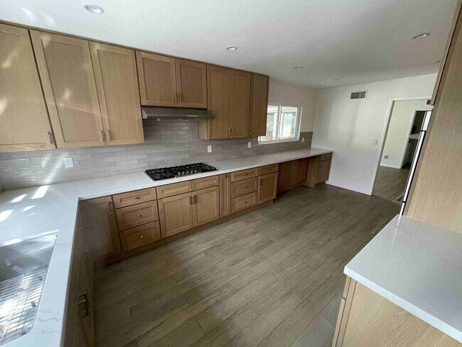 Building Photo - GRANADA HILLS POOL HOME WITH VIEW!