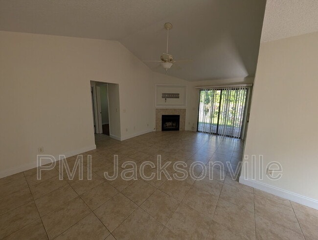 Foto del edificio - 2257 Fairway Villas Ln N