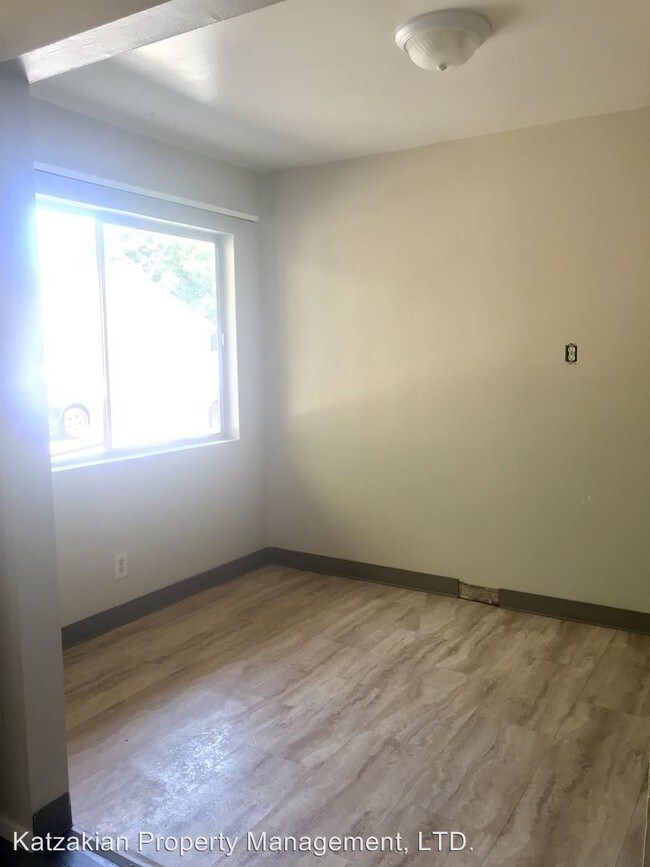 Foto del edificio - 3814 N California St