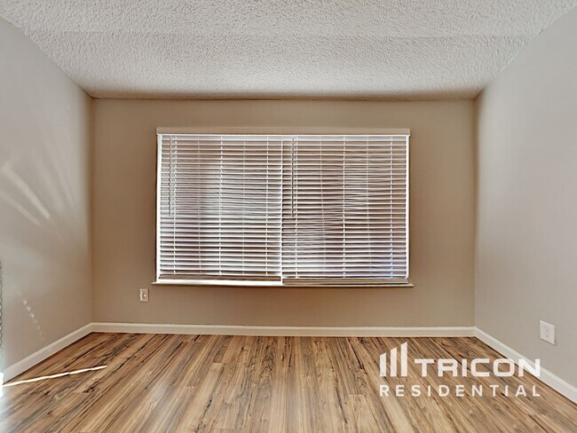 Foto del edificio - 58 Mosswood Dr