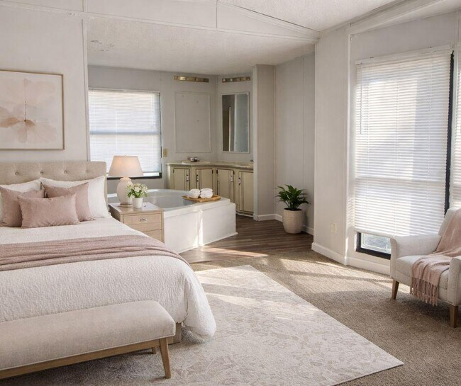 Building Photo - 11240 N Northwood Dr