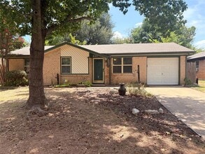 Building Photo - 825 Bryan Dr