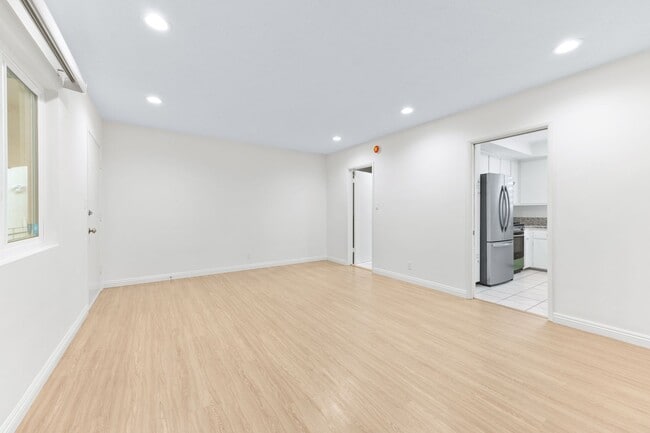 Building Photo - 4345 Ventura Canyon Ave