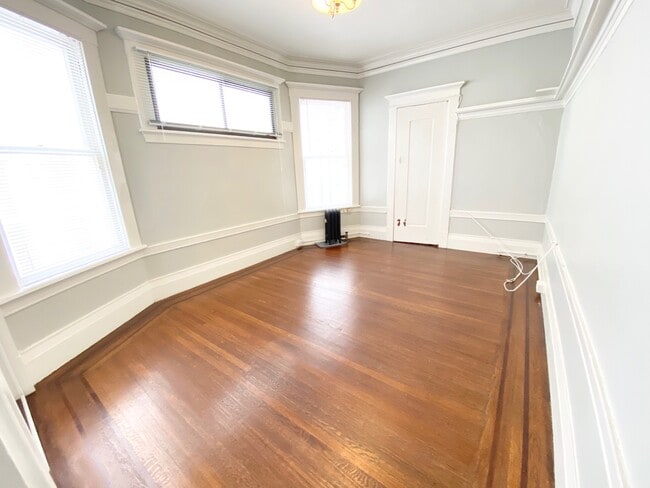 Building Photo - 961 Pine St