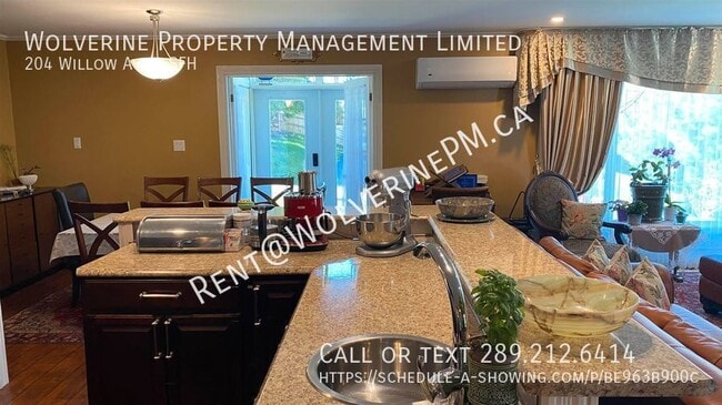 Photo du bâtiment - A beautiful home at the top of the hill, across the river from downtown