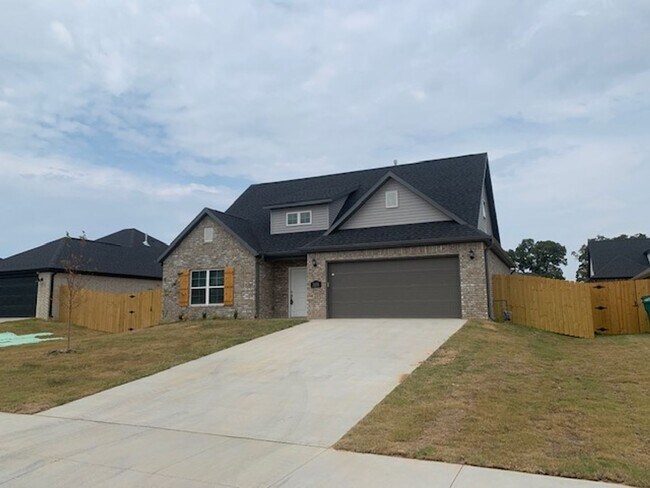 Building Photo - Beautiful Home In The Heart of Springdale Arkansas!
