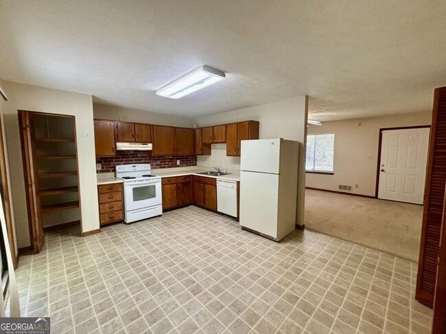 Foto del edificio - 358 Bradley Woods Ct NW