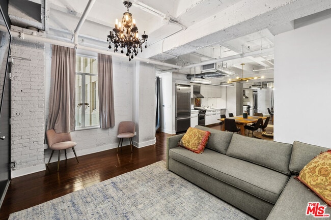 Building Photo - 6253 Hollywood Blvd