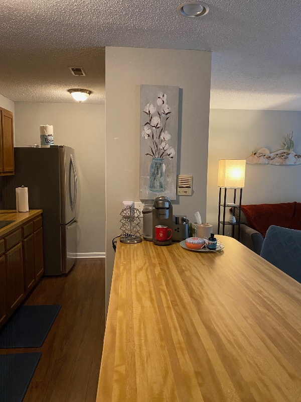 Foto del edificio - 1511 Creekwood Ct