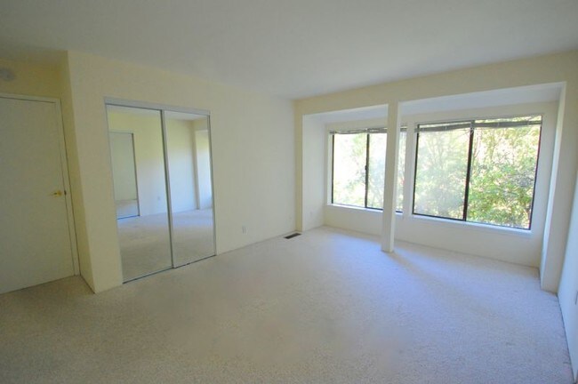 Building Photo - 47 Madrone Park Cir