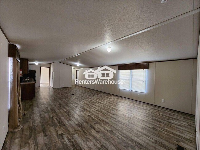 Foto del edificio - 8021 Parker Elaine Dr