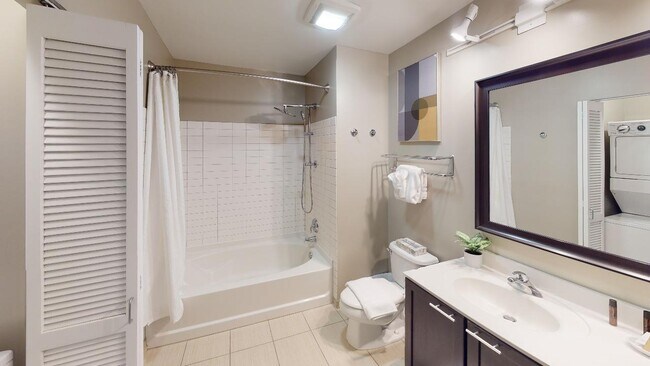 Building Photo - 8 E Randolph