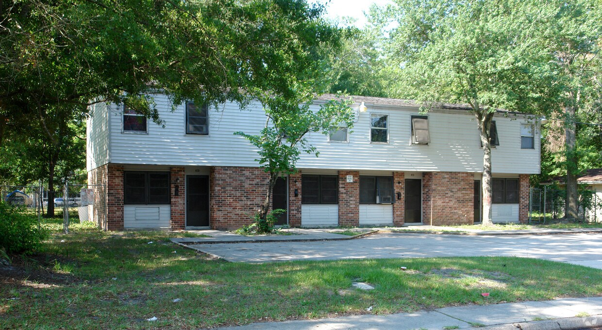 Building Photo - 3230 Phyllis St