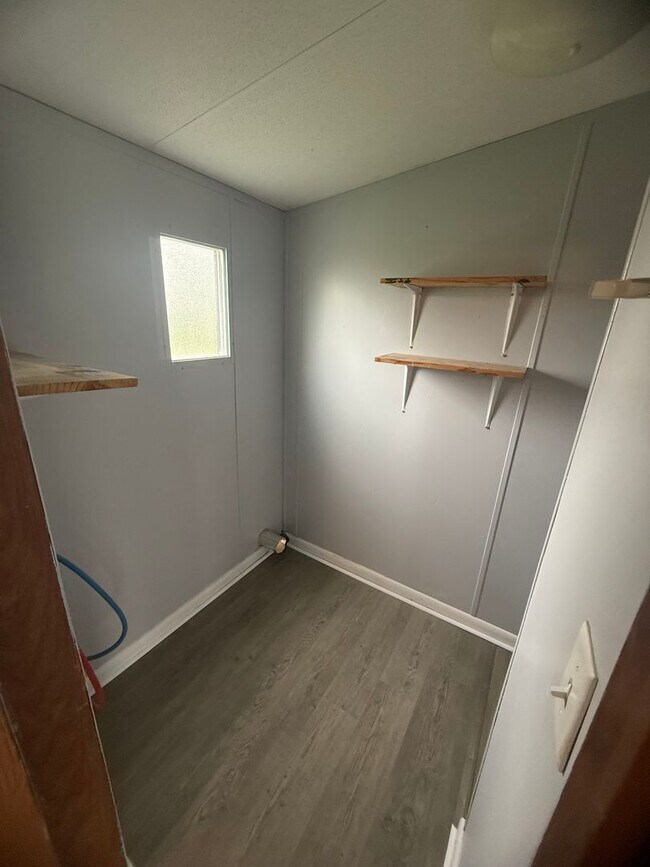 Foto del edificio - 232 White Rd