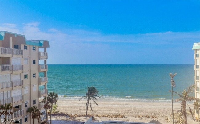Foto del edificio - 7400 Estero Blvd
