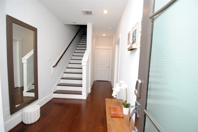 Foto del edificio - 1262 N Post Oak Rd