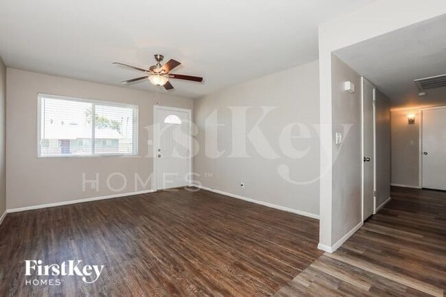 Building Photo - 1021 E Millett Ave