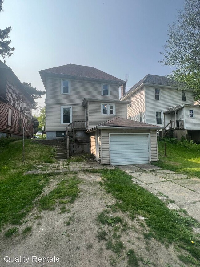 Foto del edificio - 3 br, 1 bath House - 228 E 26TH