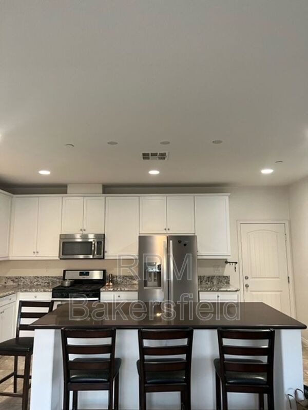 Building Photo - 5510 Gozum Dr