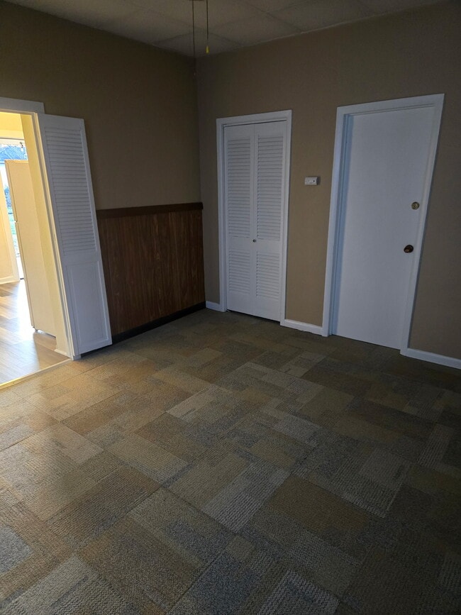 Building Photo - 418 N Center St