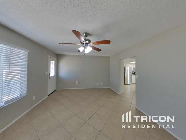 Building Photo - 3727 E Dahlia Dr