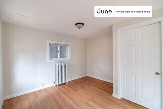 Building Photo - Private bedroom in 4 bed/2 bath Home