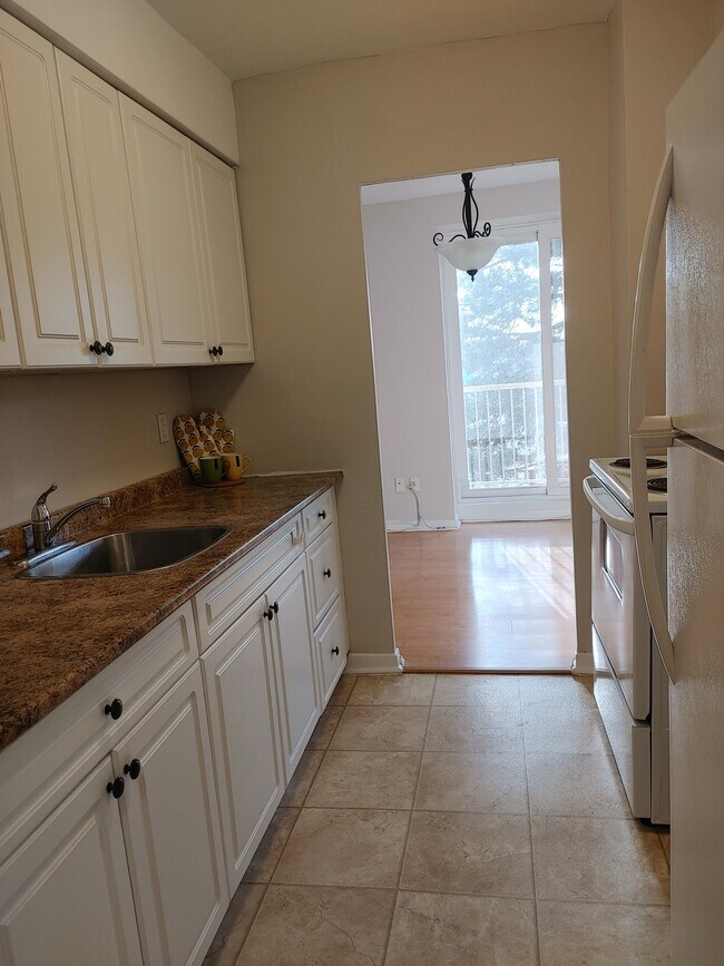 Building Photo - 397 Vine St