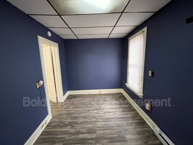 Building Photo - 611 Pear St