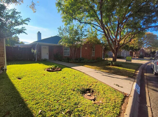 Foto del edificio - Beautiful and Spacious 3 bedroom, 2 bath home in Twin Oaks, AVAILABLE NOW!