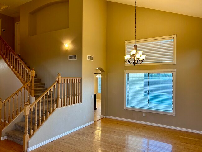 Foto del edificio - 6875 W Rose Garden Ln