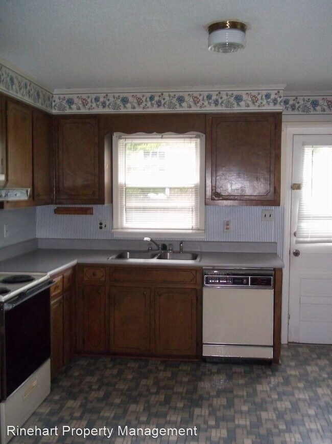 Building Photo - 3 br, 1.5 bath House - 1570 Marett Boulevard
