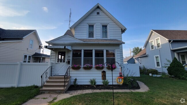 Building Photo - 535 1st St