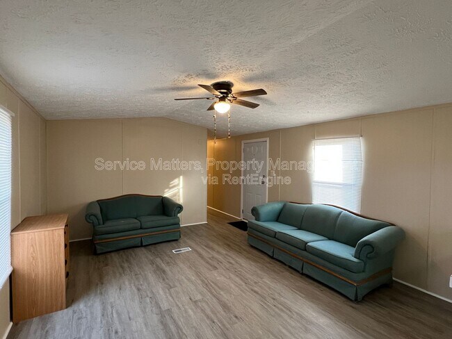 Foto del edificio - 4819 Douglas Dr