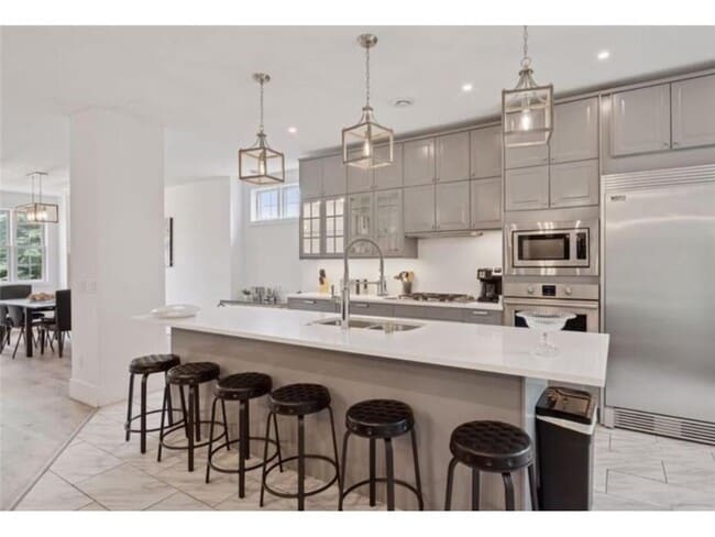 Foto del edificio - 1032 Gardner St E