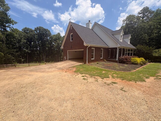 Building Photo - BOGART HOME | 4BD 3.5B