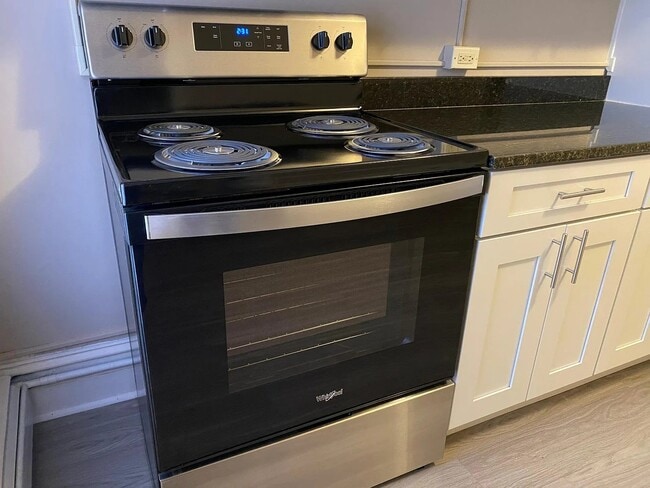 Building Photo - 25 S West End Ave