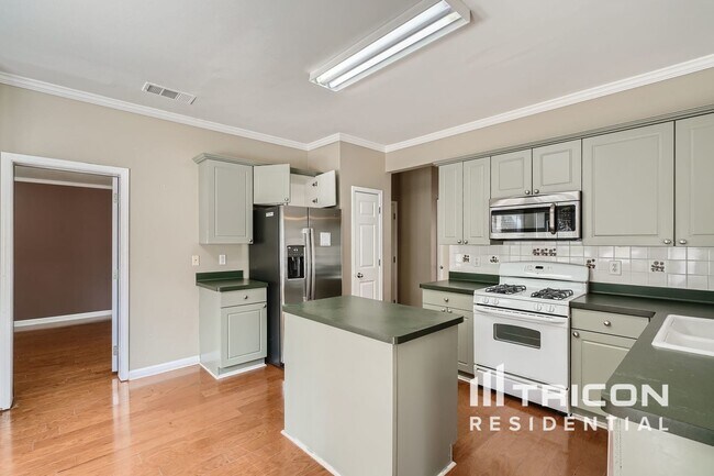 Foto del edificio - 1315 Bridle Path Dr