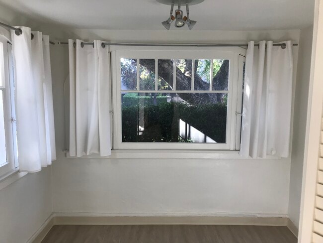 Den/Office - 1014 N Harper Ave