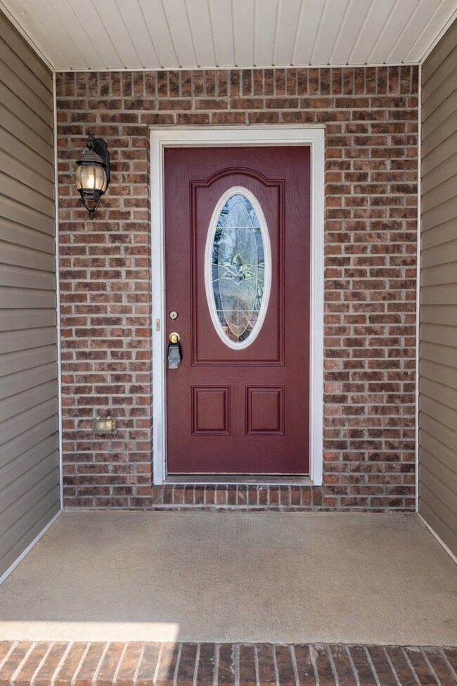 Foto del edificio - $1800 3 Bedrooms 2.5 Bath Brick Home with a bonus room!