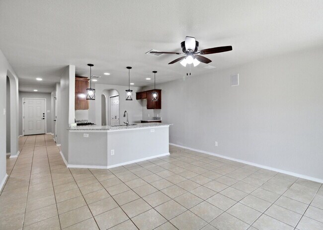 Foto del edificio - Open Living, Private Backyard, Great Location