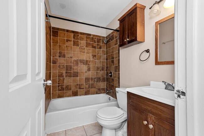 Foto del edificio - 3812 N Pine Grove Ave
