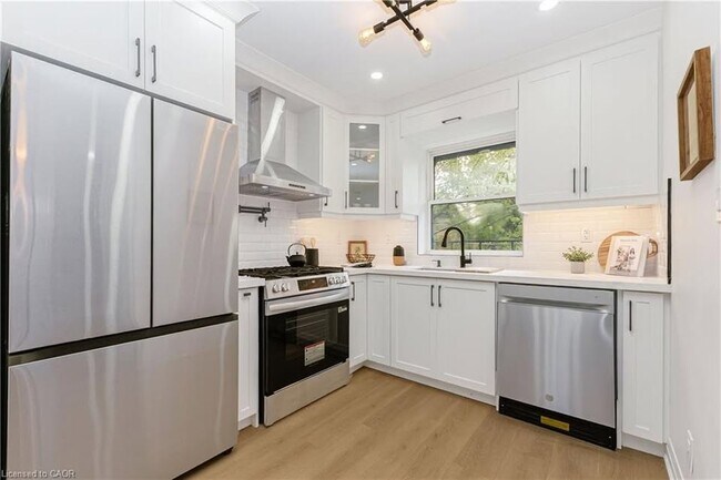 Building Photo - 487 E 37th St