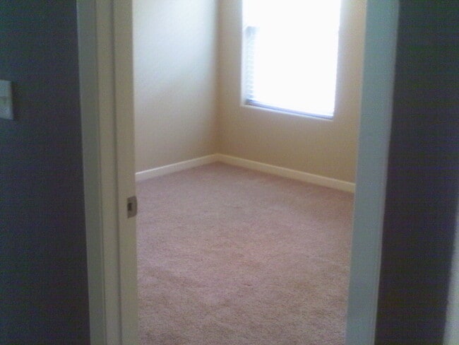 Building Photo - 3 BR 2 B 2CG 1286SF Artistic home Cabezon Area