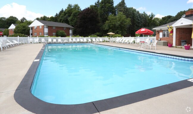 Piscina - Brighton Village