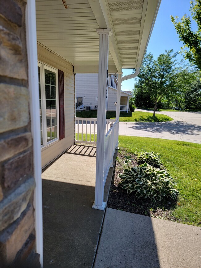 Foto del edificio - 2900 SE Glenstone Dr