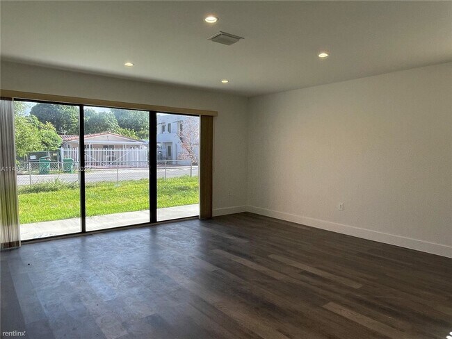 Building Photo - 3 br, 2 bath House - 1061 NW 31st St # 1