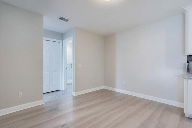 Foto del edificio - 2724 72nd St W
